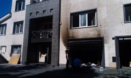 Сегодня ночью сожгли дом Олега Царева. Кому это выгодно? (фото)
