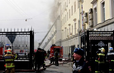 Здание Минобороны России горит в центре Москвы. (фото, видео)