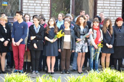 На фасаді Нікопольського професійного ліцею з’явились меморіальні дошки героям АТО