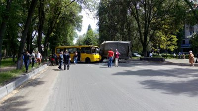 ДТП в районе автовокзала. Столкновение рейсового автобуса с грузовой Газелью (фото)