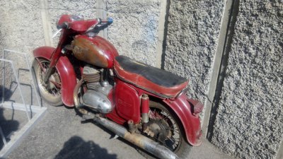 Нікопольські поліцейські повернули власникам викрадений мотоцикл 