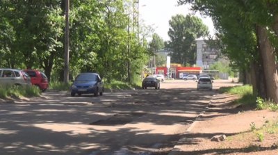 В Никополе неизвестные разрушили дорожное полотно по ул. Станиславского (видео 18+)