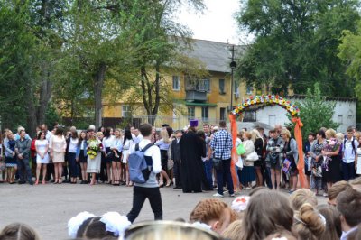 Как церковь страны агрессора освящает детей в центре Украинского города Никополь?
