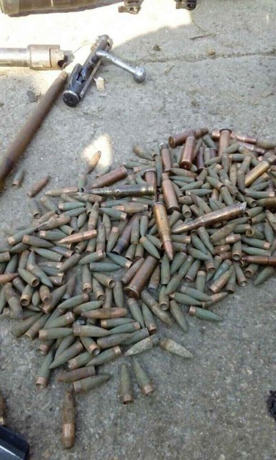 У Нікопольському районі  поліцейські вилучили арсенал зброї у “копача” металу (фото)